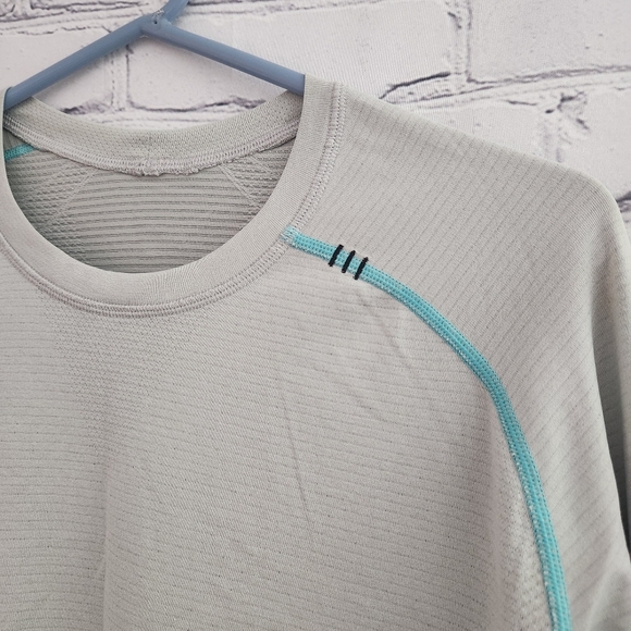 Lululemon Metal Vent - Picture 3 of 5